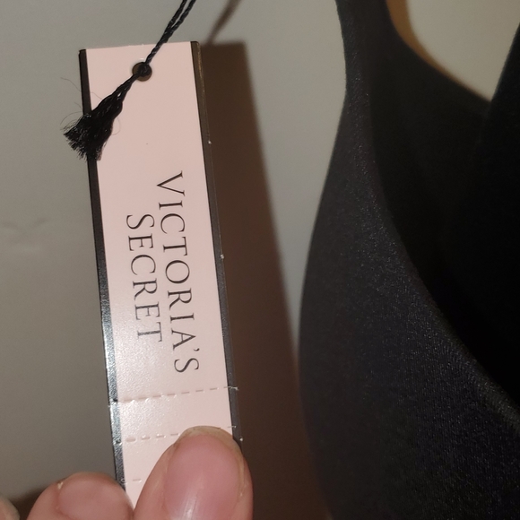 Victoria's Secret lightly lined push-up bra - Picture 4 of 4